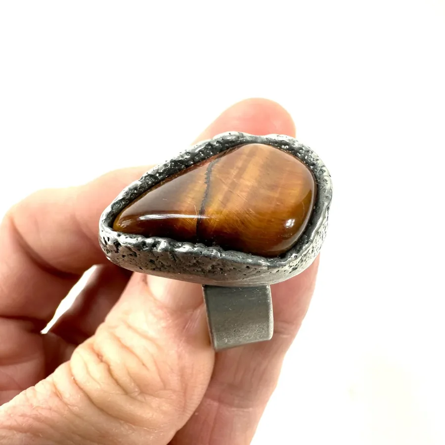 1970s silver Tiger's Eye statement ring, adjustable band, polished golden-brown gemstone with natural striations