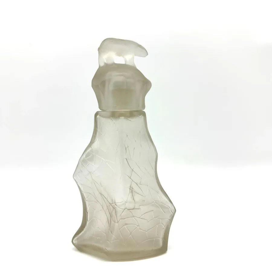 Close-up detail of frosted craquelé glass texture on TeZHe polar bear perfume bottle showing characteristic surface pattern