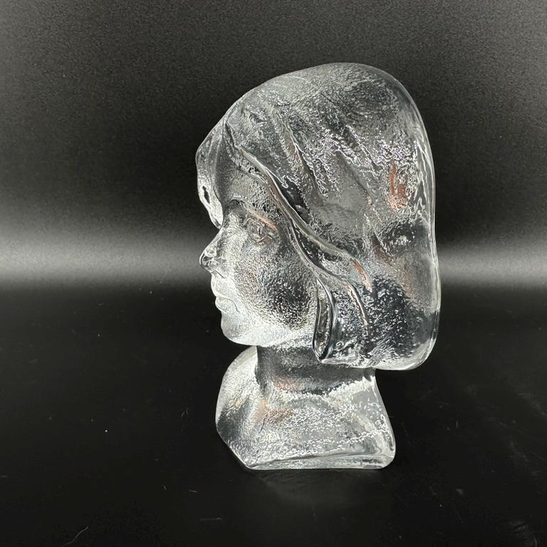 Collectible GlassArt Glass Girl - Mid century Swedish Glass paperweight Figurine - Vintage Sculpture bust statue Image 5