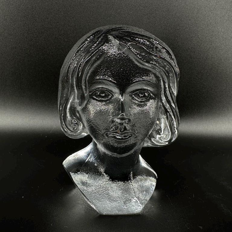 Collectible GlassArt Glass Girl - Mid century Swedish Glass paperweight Figurine - Vintage Sculpture bust statue Image 6