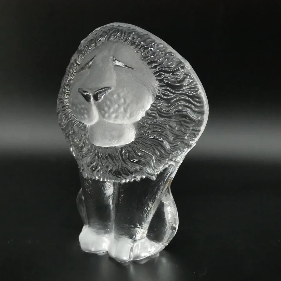 Collectible GlassVintage Art Glass Lion Paperweight Sculpture – Designed by Mats Jonasson, Sweden Image 2