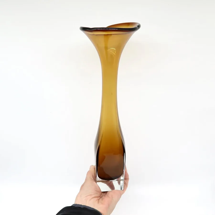 Scandinavian Art Glass Amber Vase – Bo Borgström for Åseda, Sweden, 1960sCollectible Glass All Things Retro Store