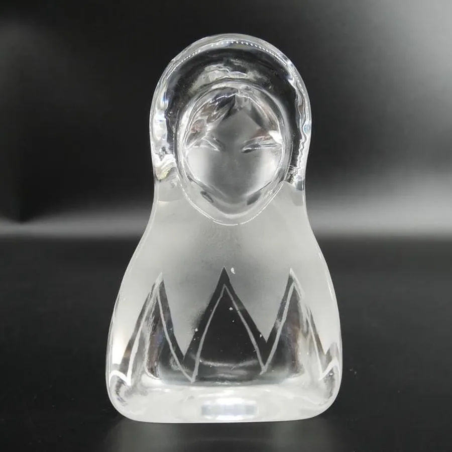 Frontal full view of Eskimo girl engraved glass sculpture with sharp geometric base design detail