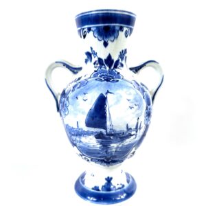 Delft blue amphora vase with sailing ship scene, white ceramic with cobalt hand-painted decoration, dual handles, pedestal ba