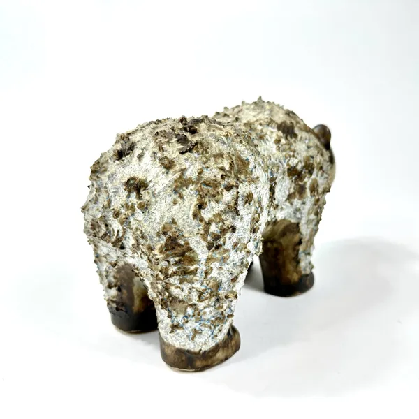 Ceramic bear from rear perspective, emphasizing rounded hindquarters and textured stoneware back with cream-white surface pat