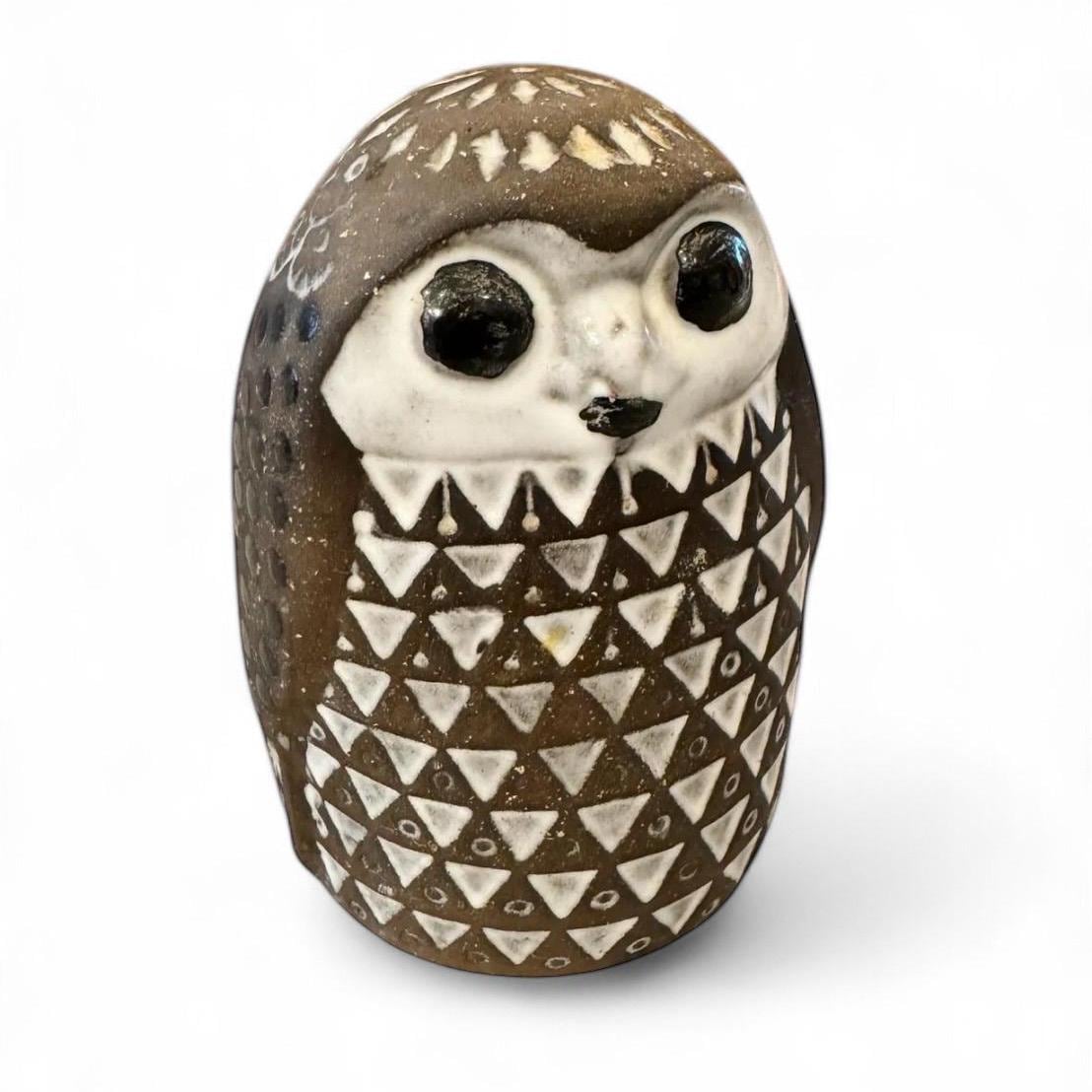 Mari Simmulson ceramic owl from Upsala Ekeby, 1960s Swedish design with cream face, black eyes, geometric triangular pattern
