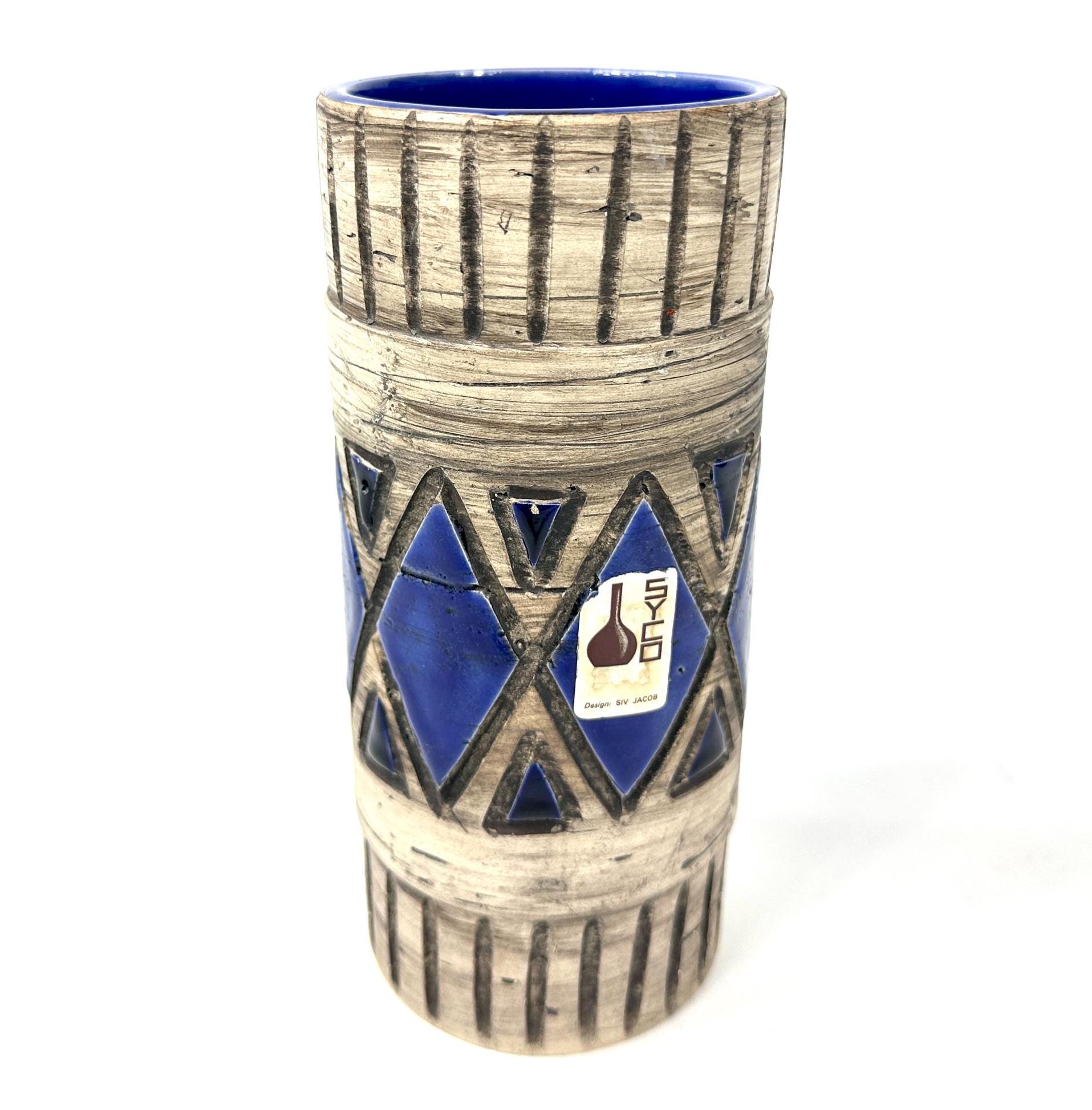 Scandinavian Syco vase by Siv Jacob, 1960s ceramic with cobalt blue diamond pattern and natural textured exterior
