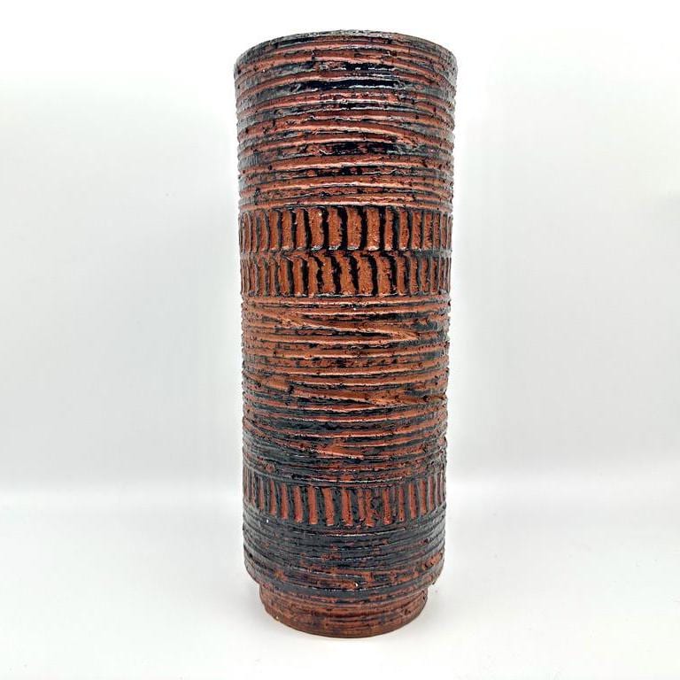 Spara Schamotte Keramik ceramic vase, 1960s West German pottery, burnt-orange textured cylinder with carved geometric bands