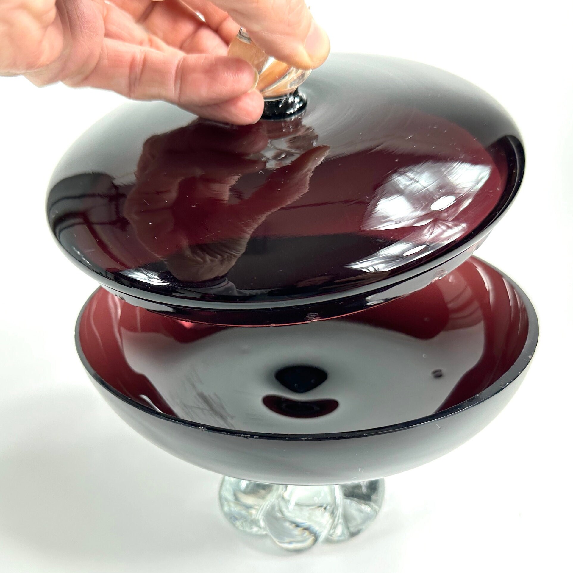 Amethyst purple hand-blown glass pedestal bowl with matching lid and clear crystal finial, designed by Bo Borgström for Åseda