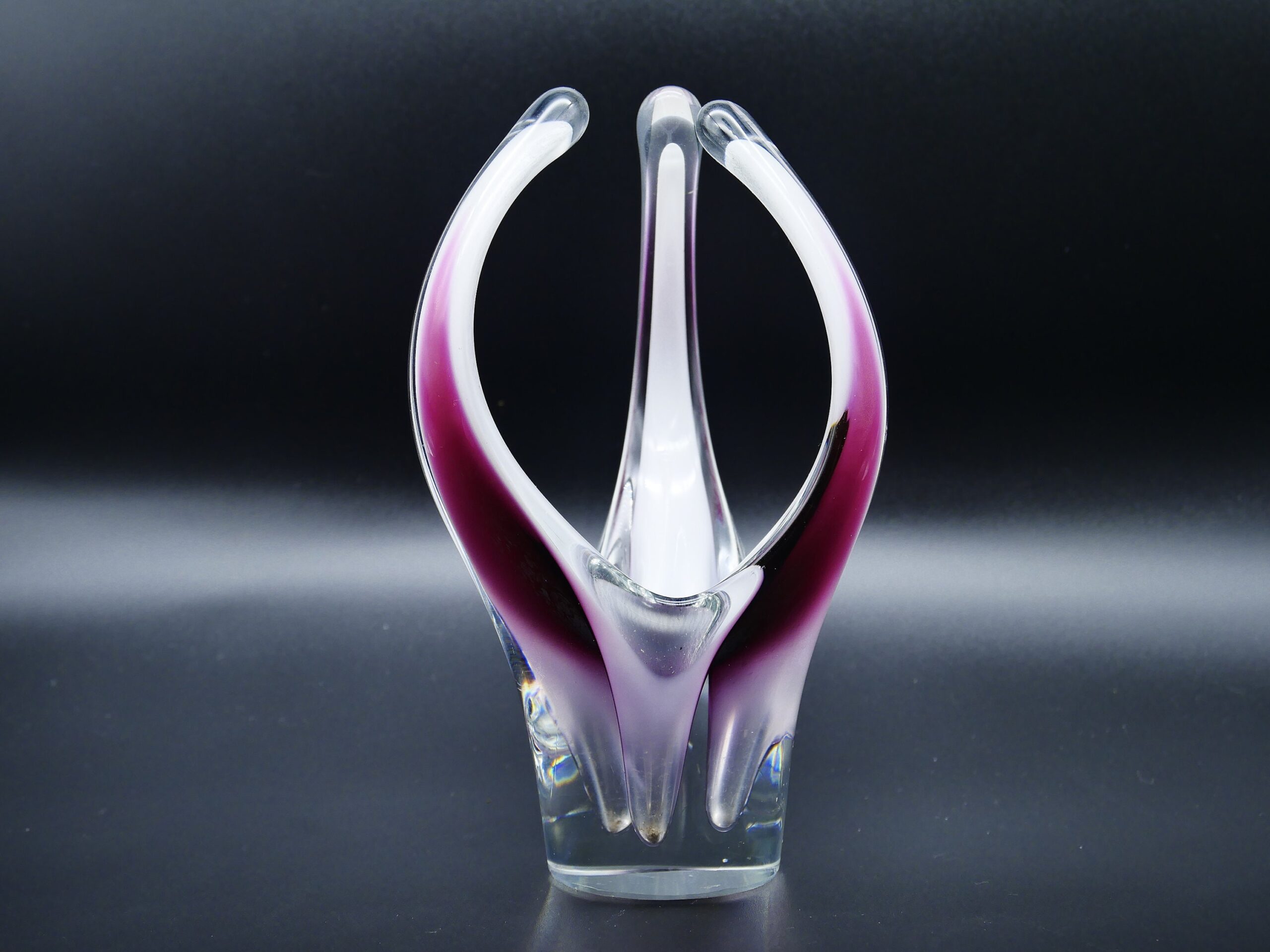 Flygfors art glass vase by Paul Kedelv with pink sommerso swirls and clear glass, front-facing view