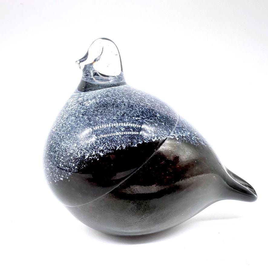Jussis Finnish art glass bird figurine, 1970s, smoky blue with black Sommerso body and tapered beak, three-quarter view
