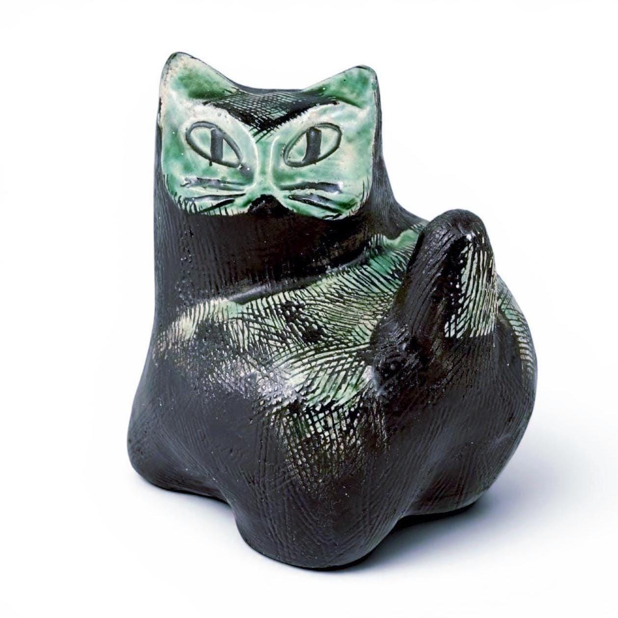 Black ceramic cat figurine by Goran Andersson, Swedish model 9002, with green-glazed face and expressive eyes, front view