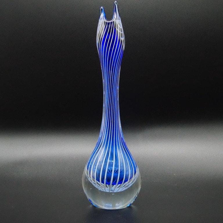 Vintage Vicke Lindstrand Swedish hand-blown glass vase, 27cm tall with cobalt blue interior and white striped pattern, elegan