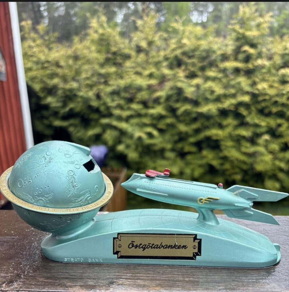 Vintage turquoise balance scale with brass weights, displaying classic mid-century kitchen design from Scandinavia